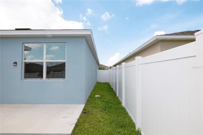 Building Photo - 2203 Pigeon Plum Dr
