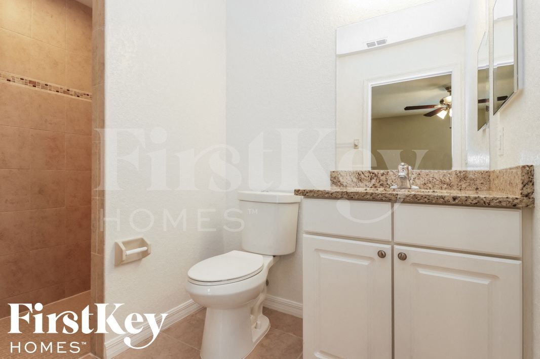 Building Photo - 12252 Clarendon Ave