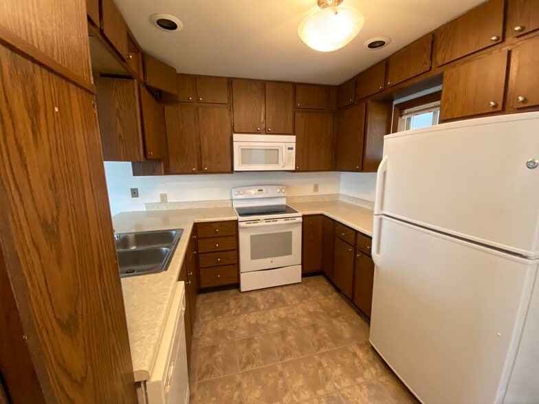 Building Photo - 901 Hartwell Dr