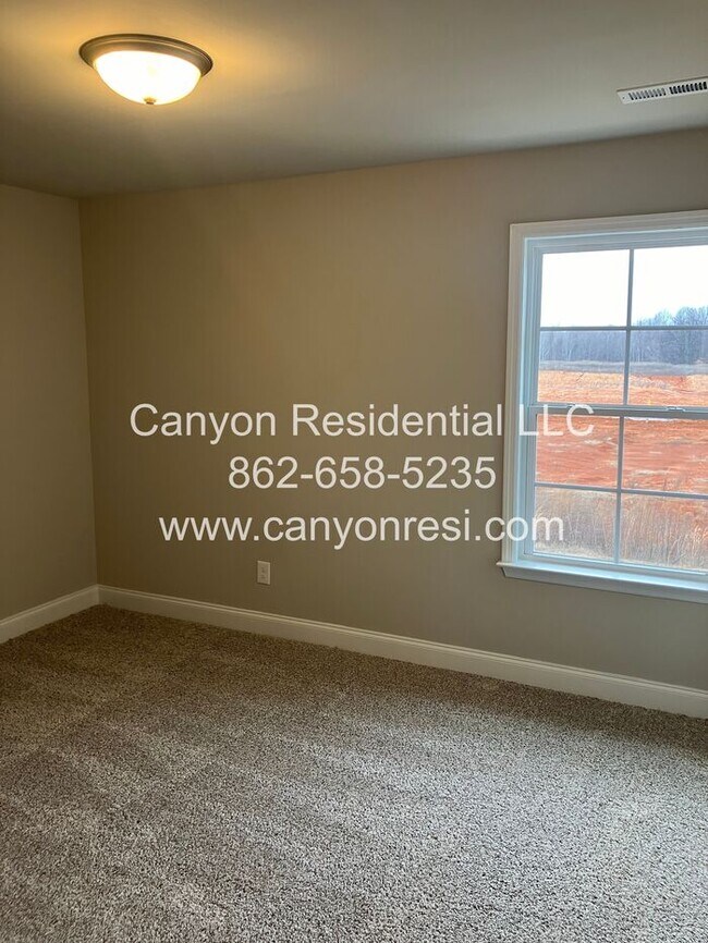 Building Photo - Welcome to this spacious 4-bedroom, 2.5-bathroom !
