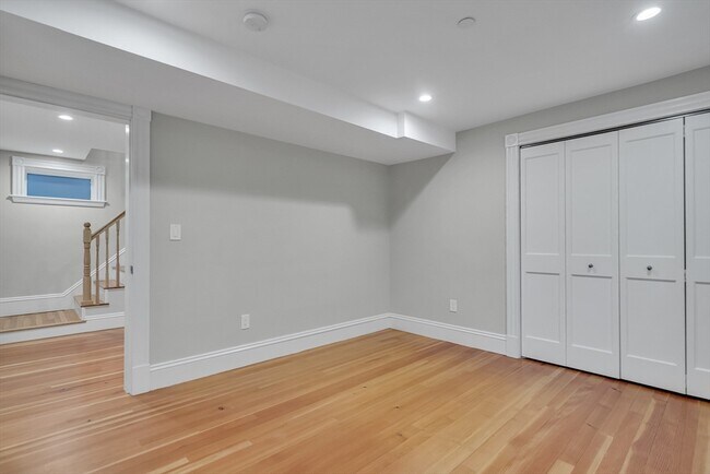 Building Photo - 16 Traymore St