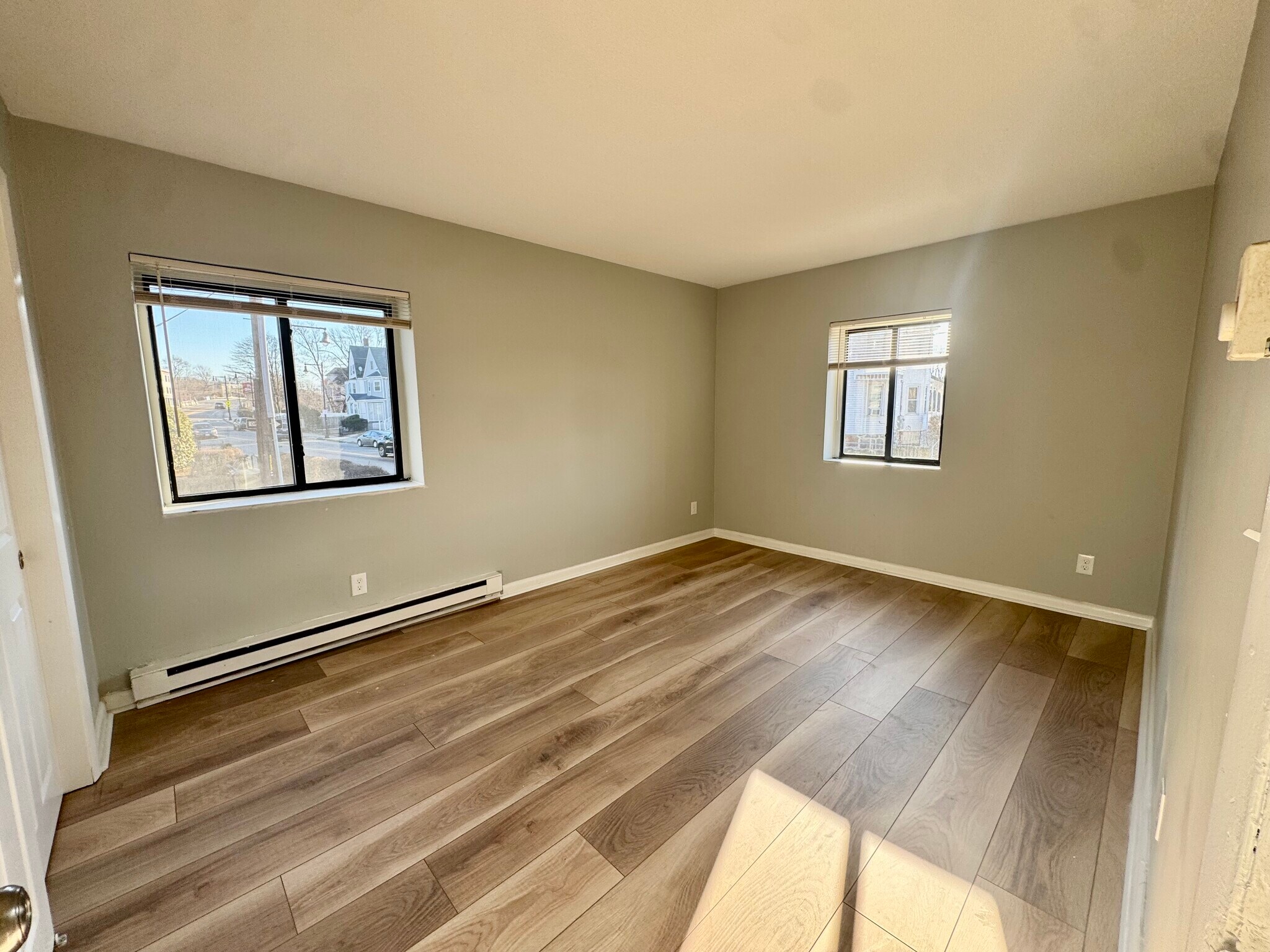 Building Photo - 837 River St