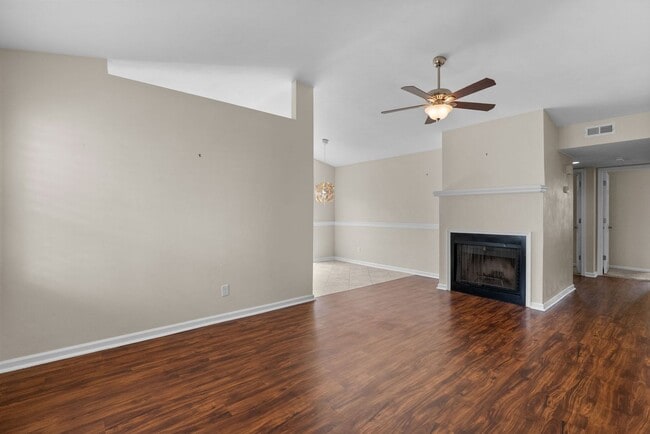 Building Photo - Just Listed in Virginia Beach – Move-In Ready!