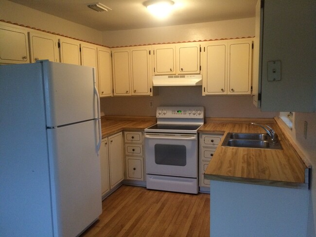 Building Photo - 3BR/2BA Home w/ a Deck!! NO APPLICATION FEE!