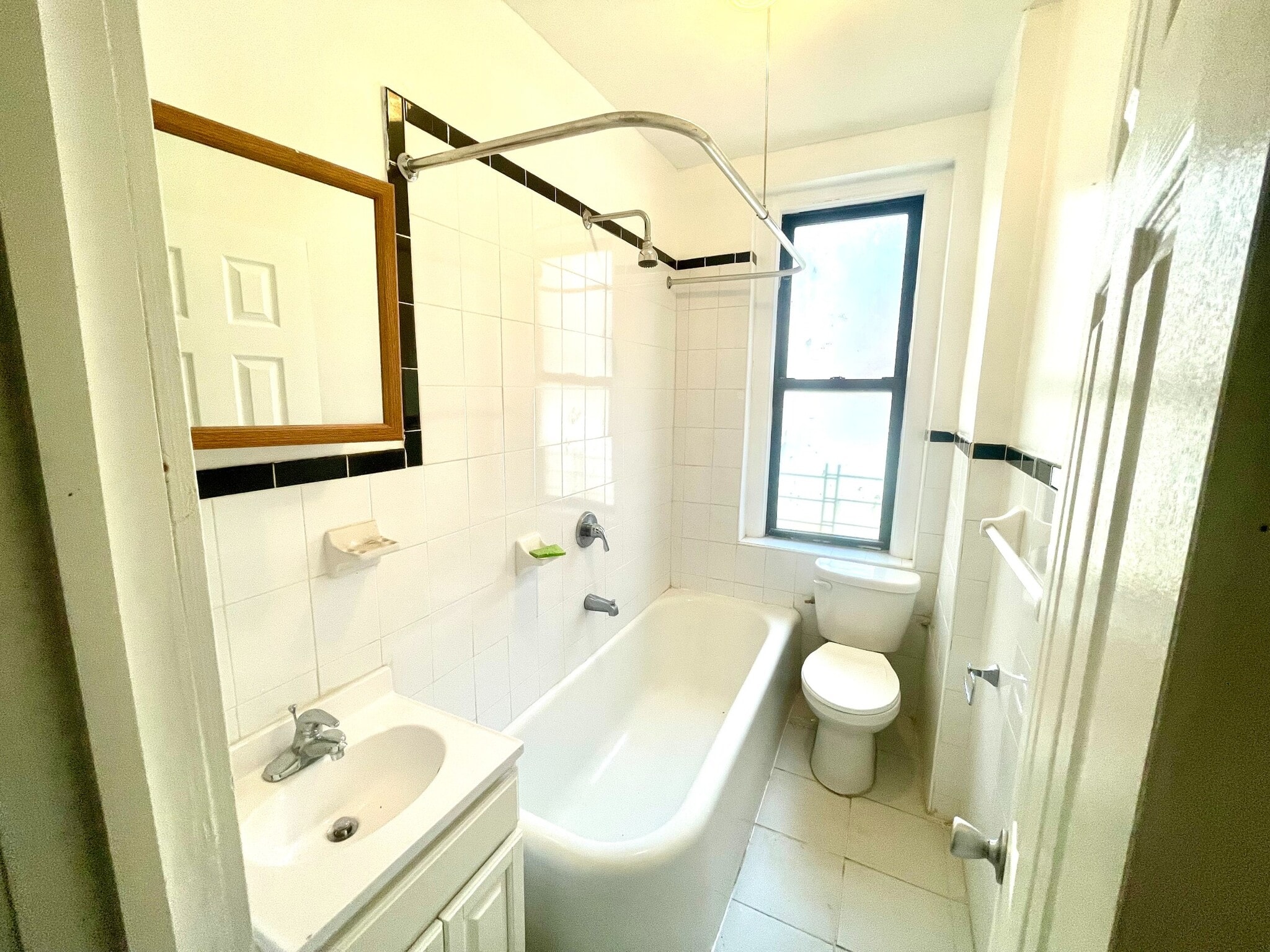 Building Photo - 2511 Cruger Ave