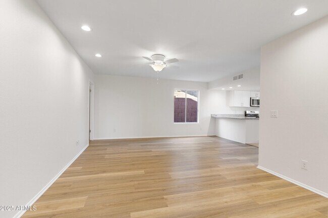 Building Photo - 417 W Mission Dr