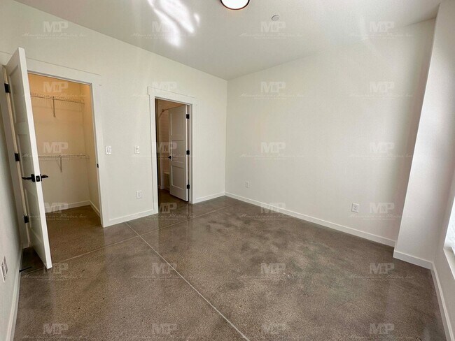 Building Photo - 301 Parker St