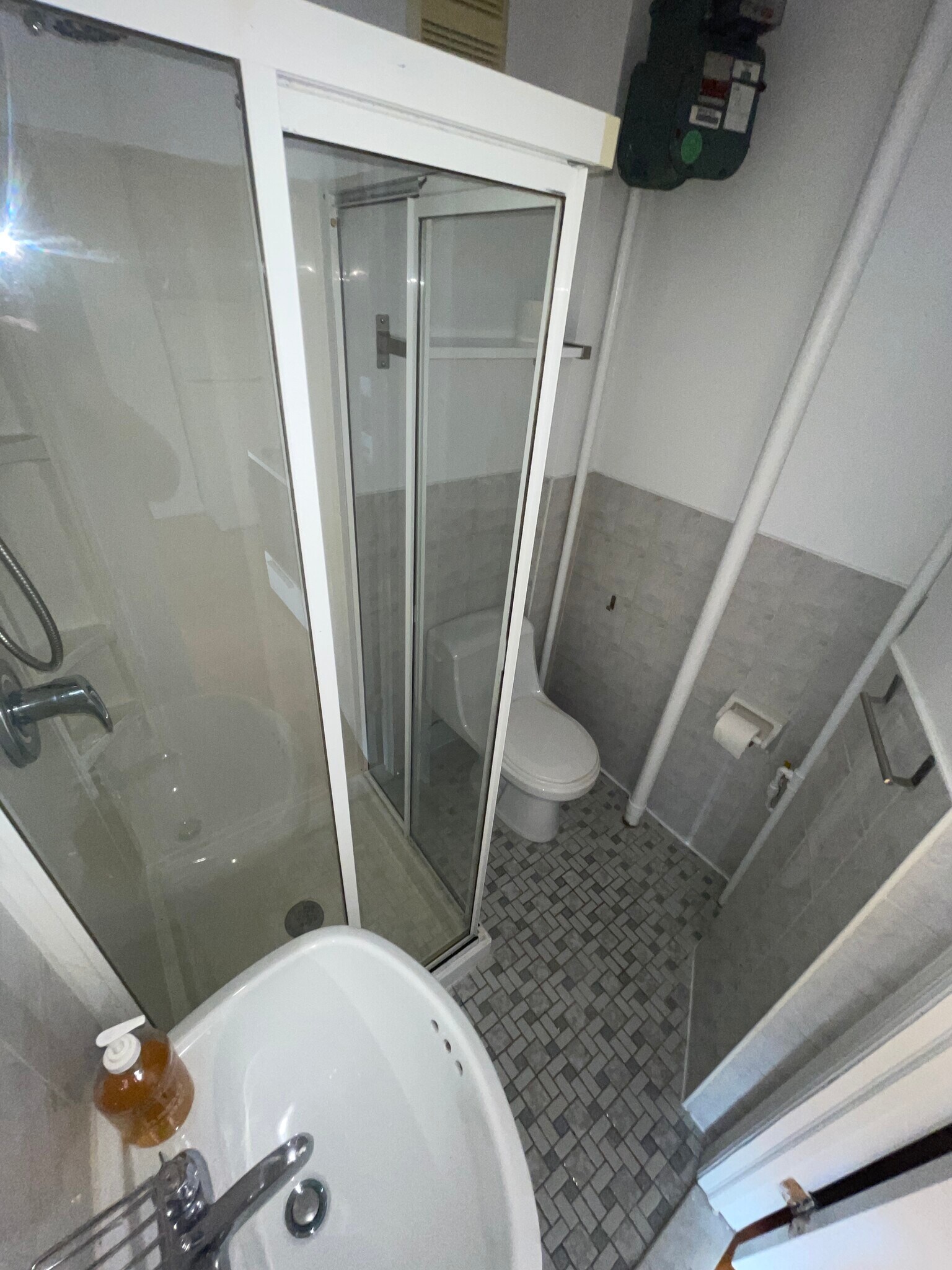 Building Photo - 16 Conselyea St