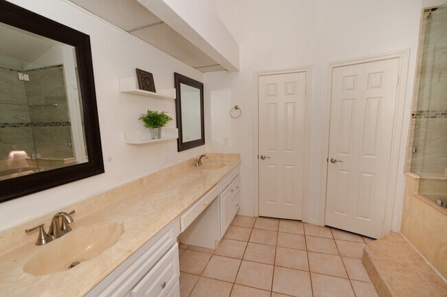 Building Photo - 3402 Cape Forest Dr