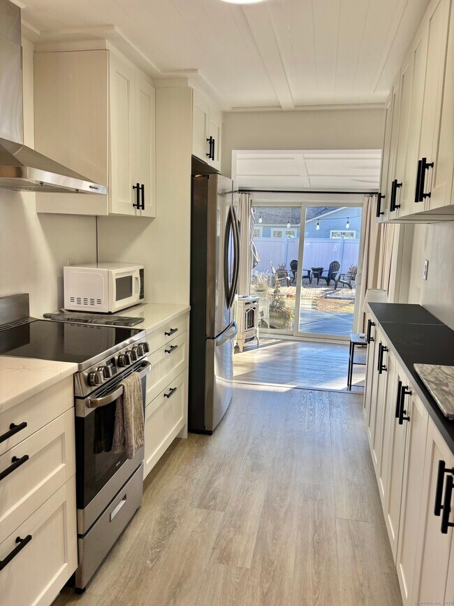 Building Photo - 11 Mohawk Trail