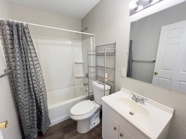 Building Photo - Adorable Studio, 1-Bathroom, located in the Heart of Downtown Henderson