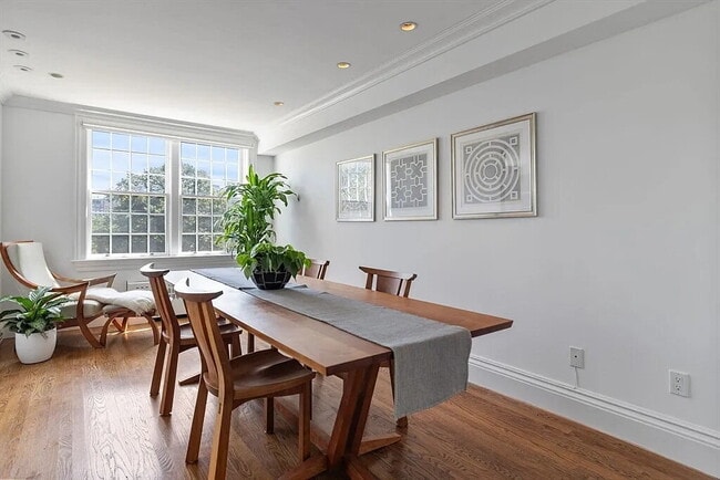 Building Photo - 1-bedroom, 1-bathroom fully updated residence features elevator access, outdoor space, central A/...