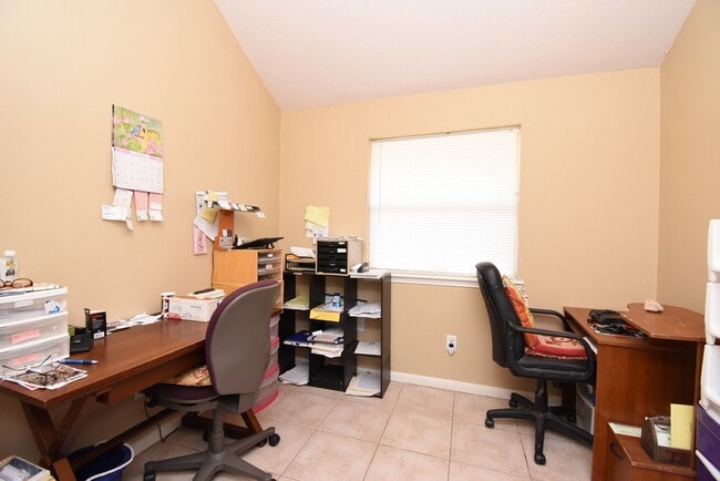 Building Photo - 14915 Willow Hearth Dr