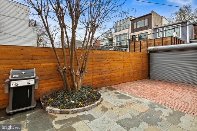 Building Photo - 1450 T St NW