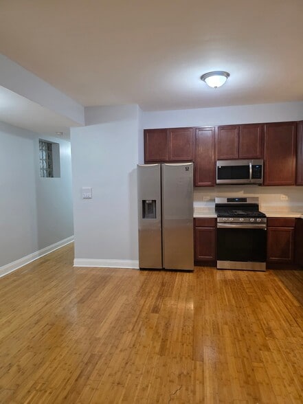 Building Photo - 1231 S Avers Ave