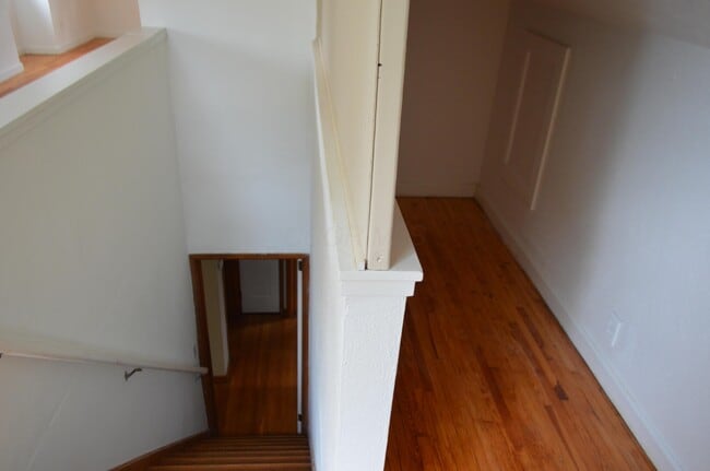 Building Photo - 582 Loveman Ave