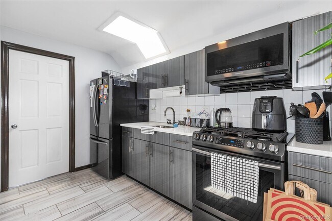 Building Photo - 87-13 135th St