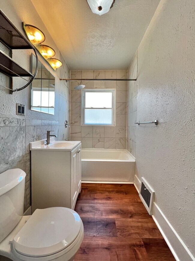 Building Photo - 8th2122 (CW-NB)