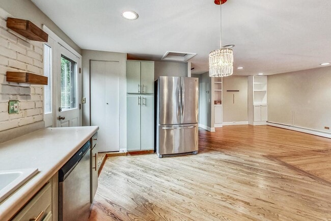 Building Photo - 129 E 55th St