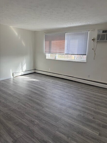 Building Photo - 2324 Iroll Ave