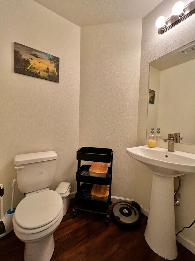 Building Photo - 2 Bedroom 2.5 bathroom Townhouse in Greeley