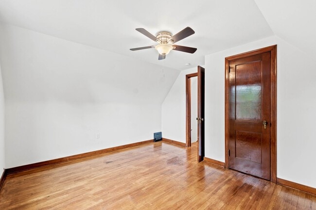 Building Photo - AVAILABLE AUG 1ST!! BEAUTIFUL 2-BEDROOM IN...