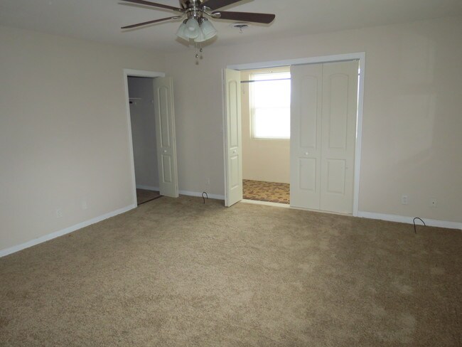 Building Photo - 122 Magnolia Dr