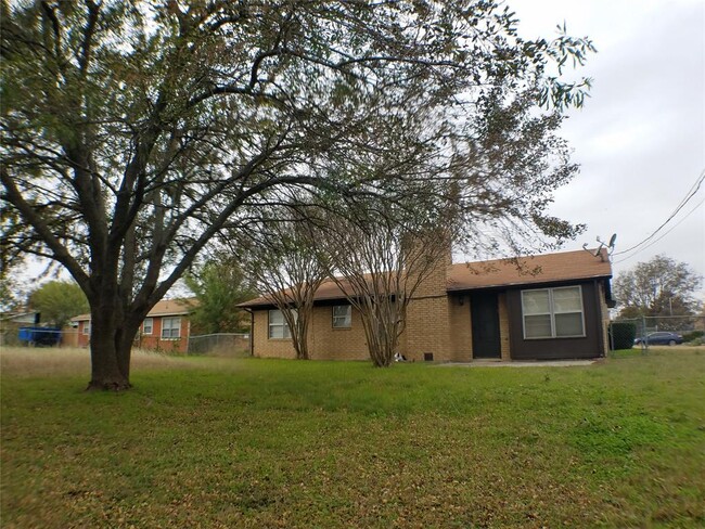 Building Photo - 1806 Stardust St