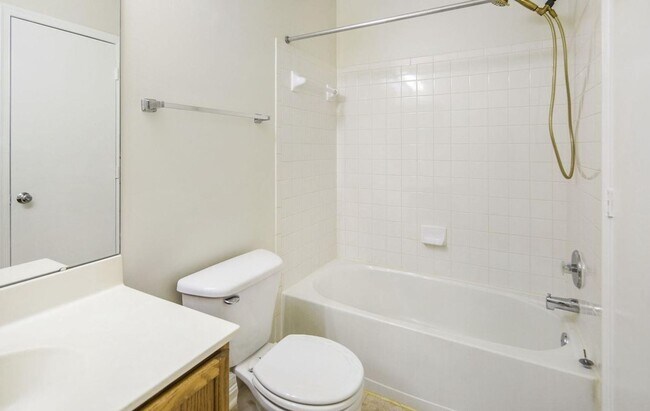 Building Photo - Three level townhome in Taskers Chance available mid June!