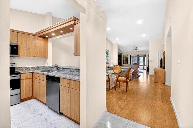 Building Photo - 10938 Roebelini Palm Ct