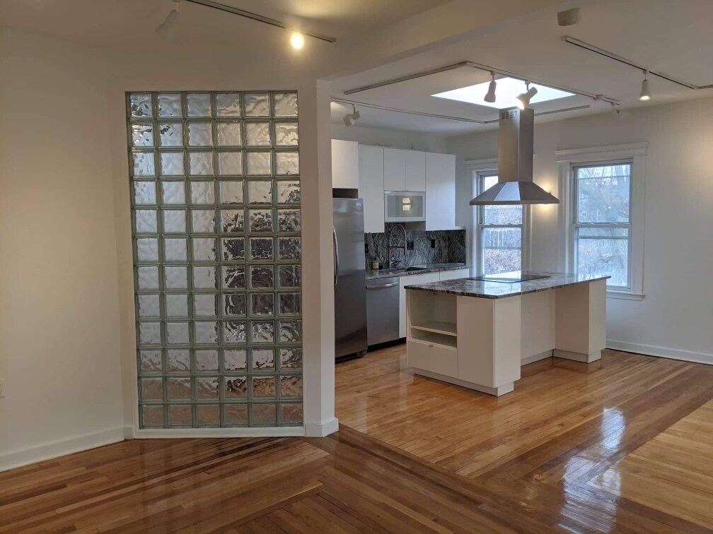 Building Photo - 231 Harvard St