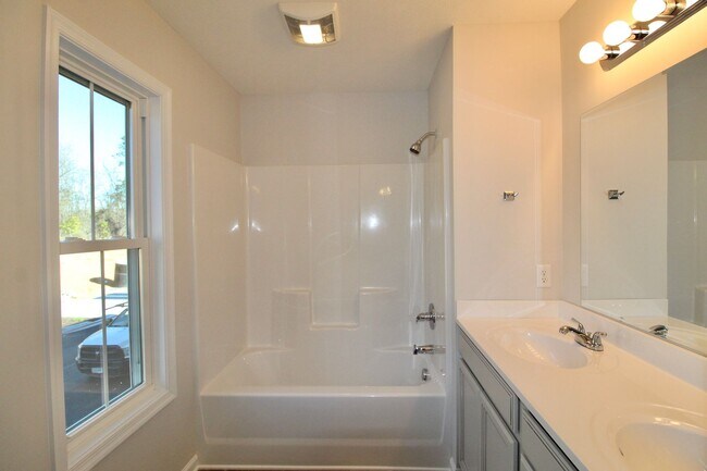 Building Photo - 3015 Locust Grv Ct