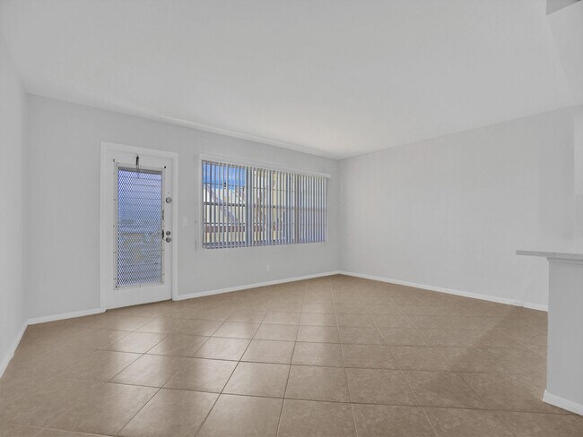 Building Photo - 17 Mansfield F