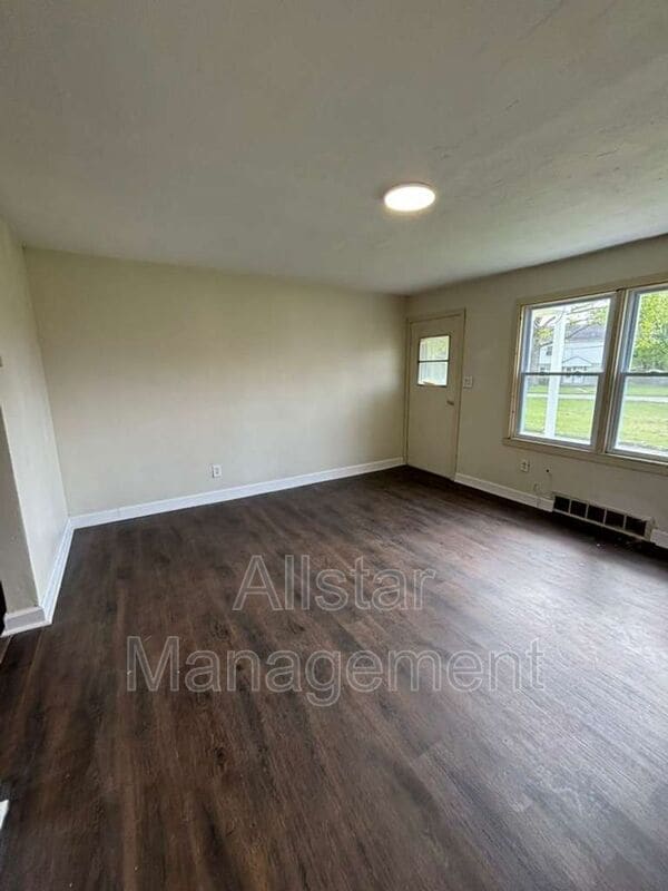 Building Photo - 944 S Central Dr