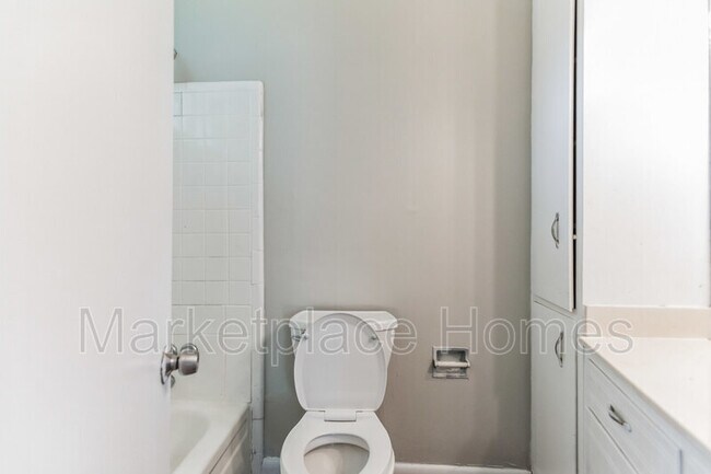 Building Photo - 126 Mayfair Dr