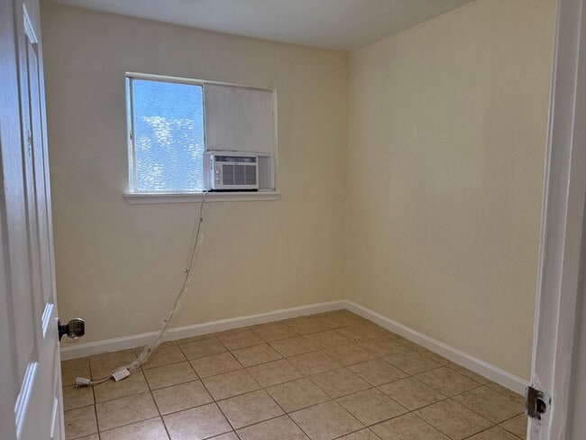 Building Photo - 410 Dorie St