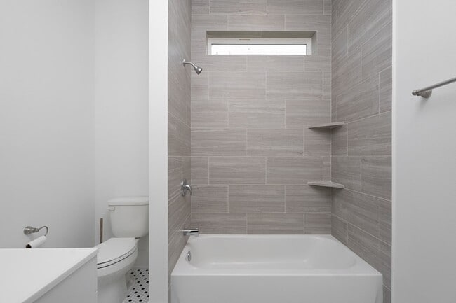 Building Photo - 2311 Lee St