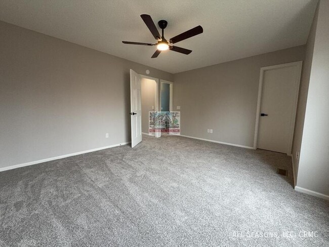 Building Photo - 5921 Fossil Dr