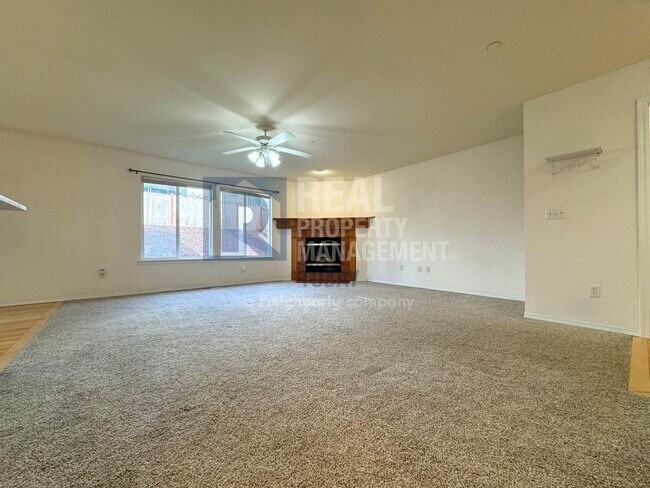 Building Photo - Charming 3-Bed, 2.5-Bath DuPont Home Near JBLM!