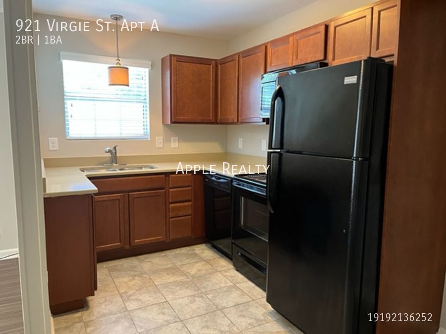 Building Photo - 921 Virgie St