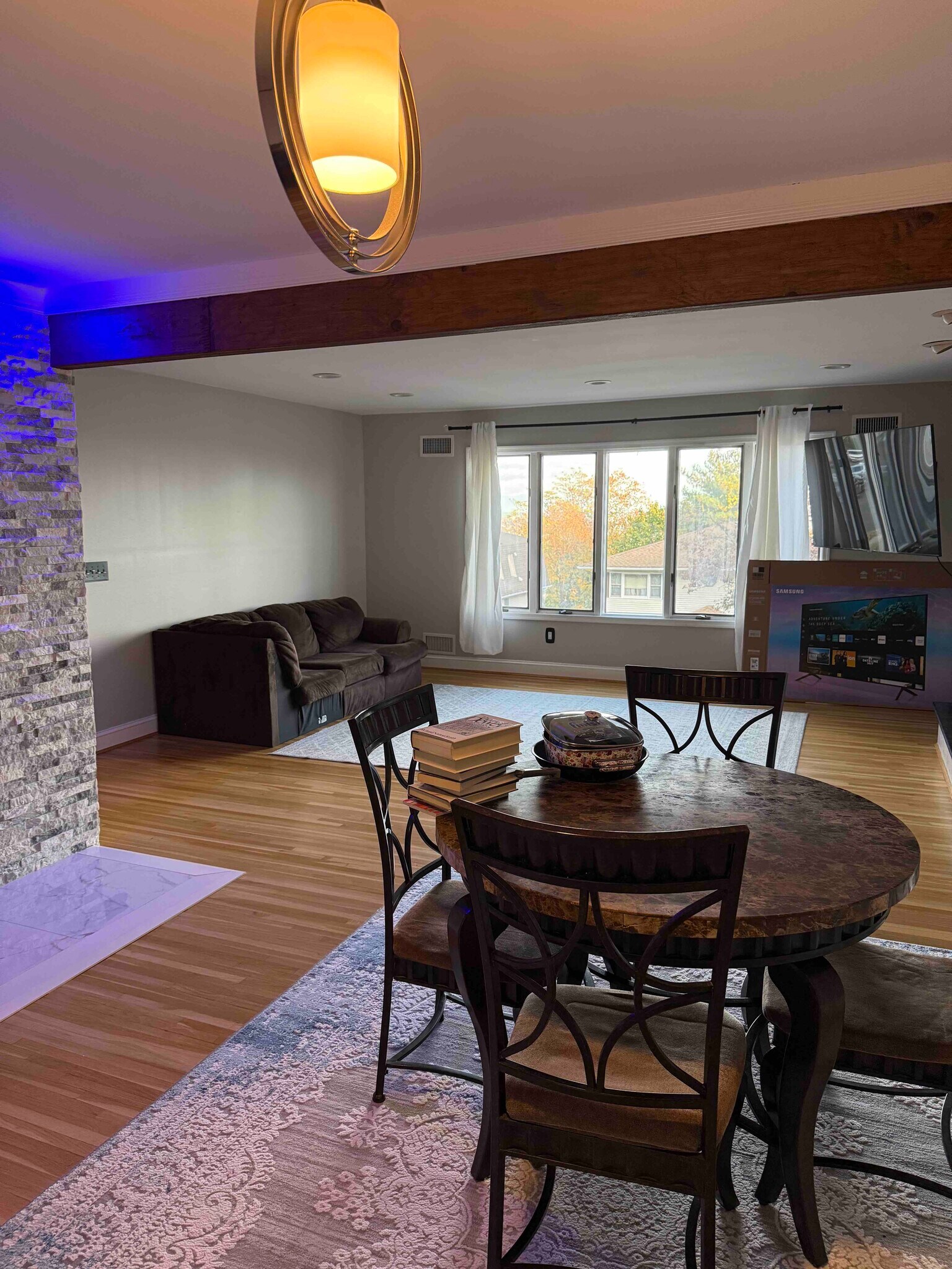 Building Photo - 251 Silleck St