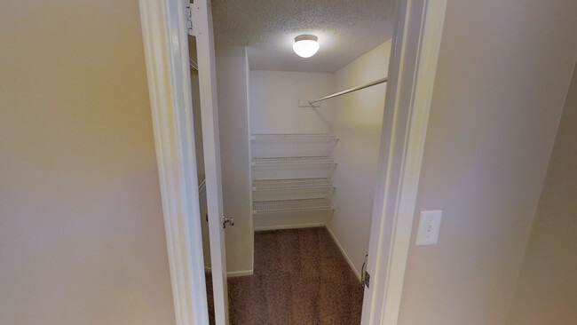 Closet - Lakestone