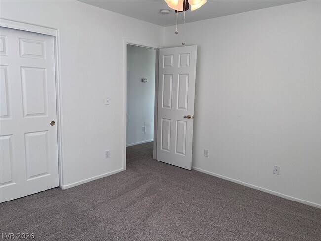 Building Photo - 3031 Scenic Valley Way