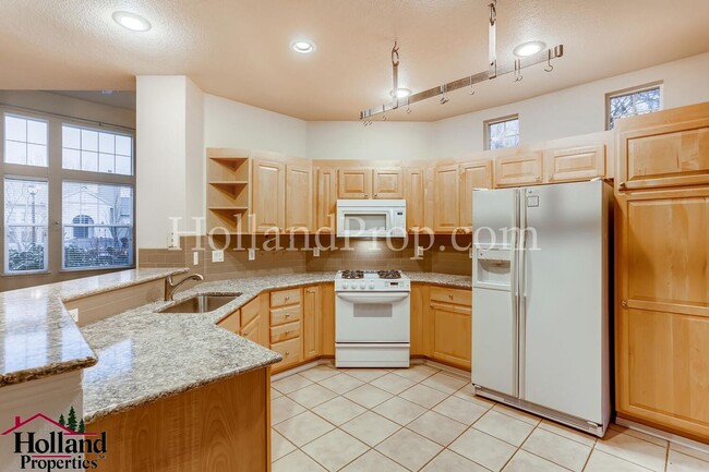 Building Photo - Beautiful 2 Bedroom 2.5 Bathroom Single Fa...