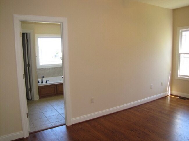 Building Photo - 1125 Cranberry Ct
