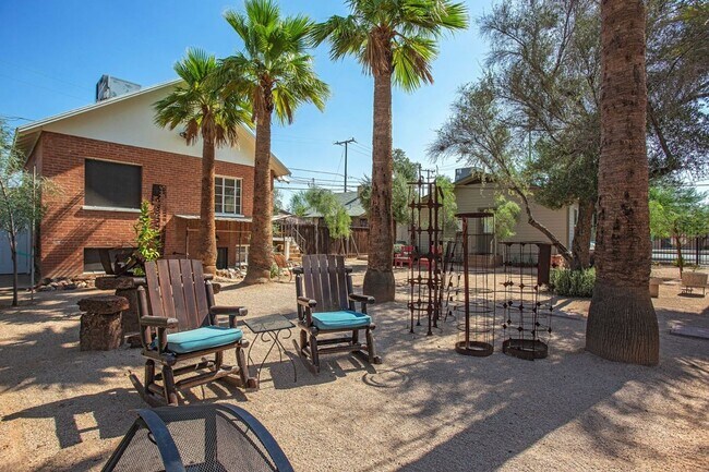 Building Photo - Two Bedroom Townhome in Garfield District!