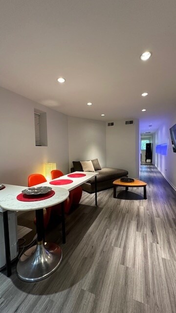 Building Photo - 2142 W Monroe St