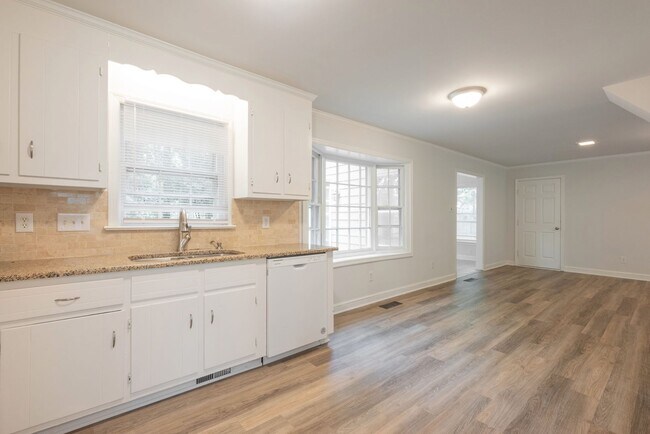 Building Photo - Charming 3 Bedroom Single-Family Home for Rent in Chester!