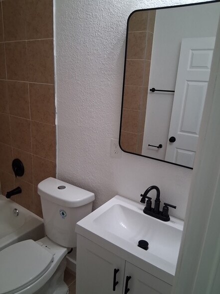 Building Photo - 4965 SE 42nd St