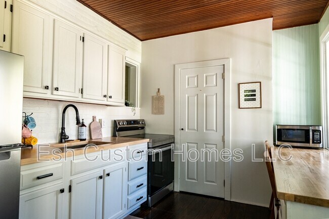 Building Photo - 419 W Orange St